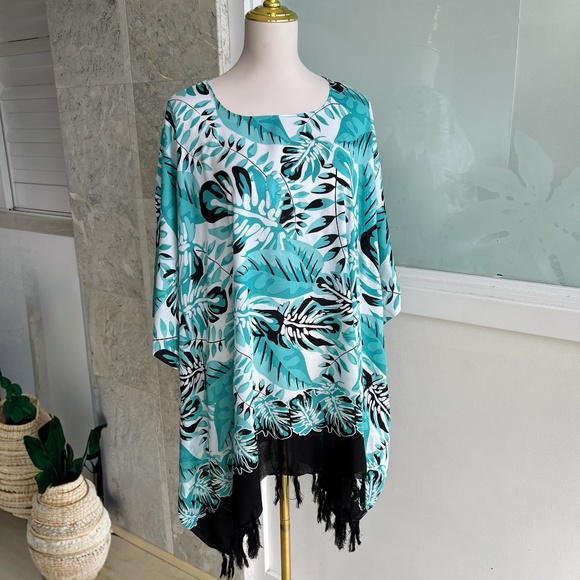 0077/ Green Black Leaves Pattern Poncho With Fringes - Picture 2 of 7